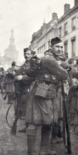 Column resting in Bailleul, May 14, 1915