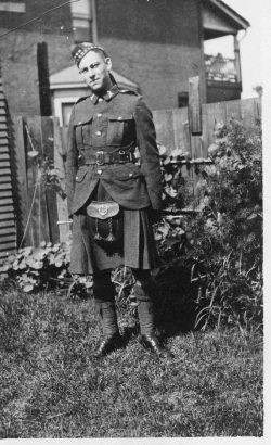 2393533 Pte R Brodie
Service Bn 48th Highlanders Canada Defence Force. Location unknown 1917