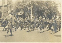 48th
Highlanders military band led by Capt J. Slatter parading 1 Jul 1915 Toronto.